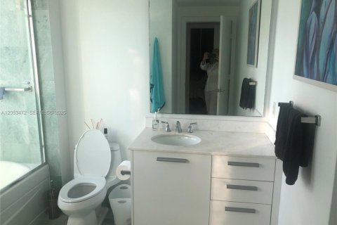 Condo in Miami, Florida, 1 bedroom № 2185973 - photo 4