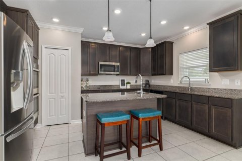 House in Spring Hill, Florida 5 bedrooms, 279.08 sq.m. № 2157775 - photo 12