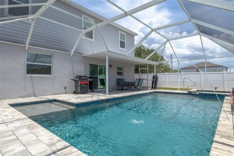 House in Spring Hill, Florida 5 bedrooms, 279.08 sq.m. № 2157775 - photo 19
