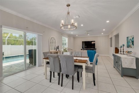 House in Spring Hill, Florida 5 bedrooms, 279.08 sq.m. № 2157775 - photo 10