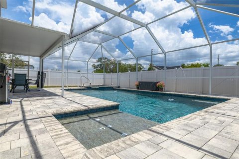 House in Spring Hill, Florida 5 bedrooms, 279.08 sq.m. № 2157775 - photo 18