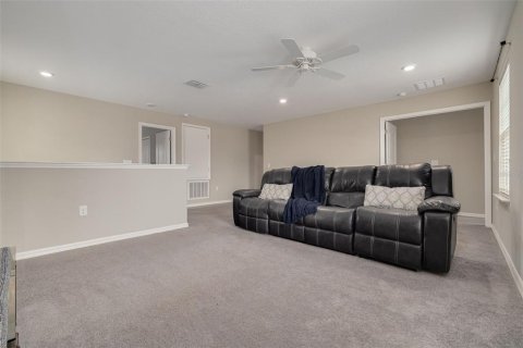 House in Spring Hill, Florida 5 bedrooms, 279.08 sq.m. № 2157775 - photo 27