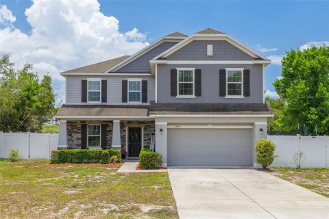 House in Spring Hill, Florida 5 bedrooms, 279.08 sq.m. № 2157775 - photo 2