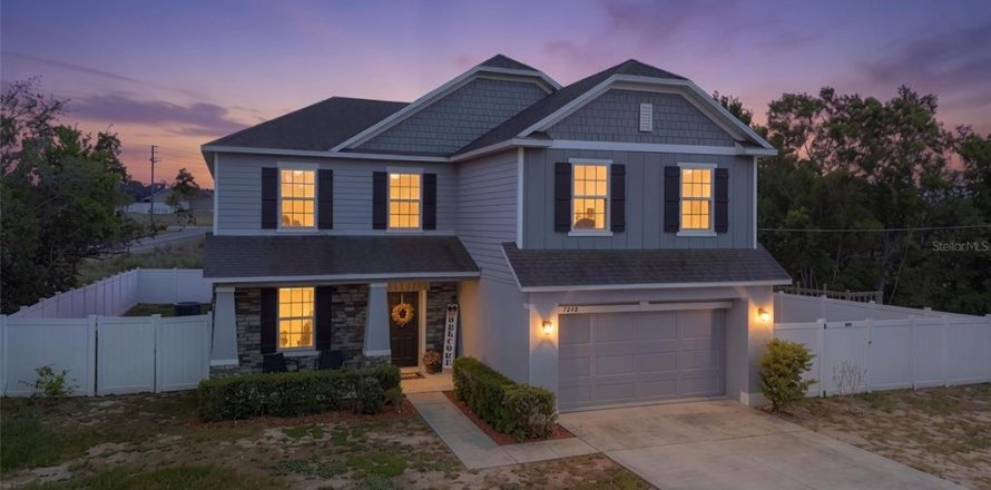 House in Spring Hill, Florida 5 bedrooms, 279.08 sq.m. № 2157775