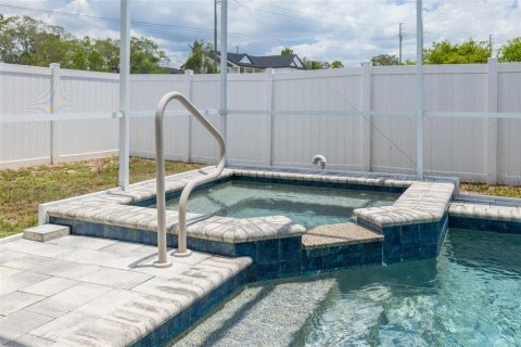 House in Spring Hill, Florida 5 bedrooms, 279.08 sq.m. № 2157775 - photo 21