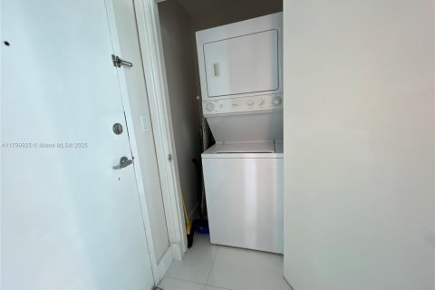 Condominio en venta en Miami Beach, Florida, 1 dormitorio, 76.09 m2 № 1684241 - foto 11