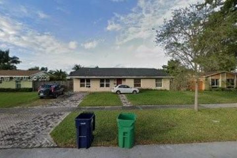 Дом в Пальметто-Бей, Флорида 5 спален, 218.13м2 № 2026245