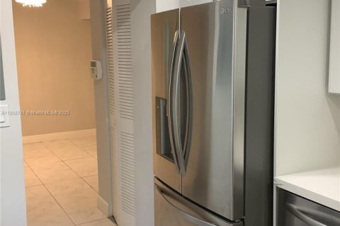 Condominio en venta en Lauderdale Lakes, Florida, 2 dormitorios, 102.38 m2 № 1887244 - foto 4
