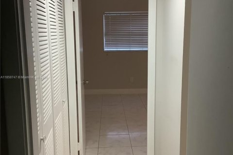 Condominio en venta en Lauderdale Lakes, Florida, 2 dormitorios, 102.38 m2 № 1887244 - foto 21