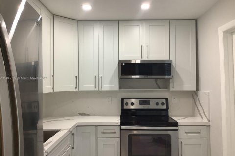 Condominio en venta en Lauderdale Lakes, Florida, 2 dormitorios, 102.38 m2 № 1887244 - foto 3