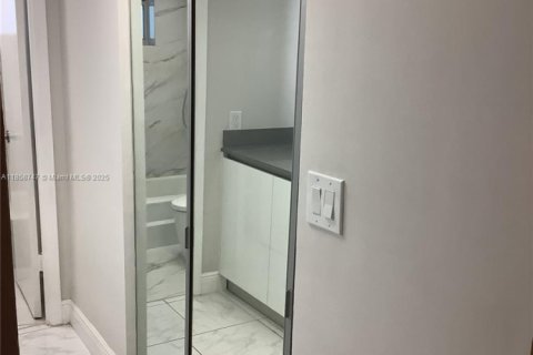 Condominio en venta en Lauderdale Lakes, Florida, 2 dormitorios, 102.38 m2 № 1887244 - foto 20