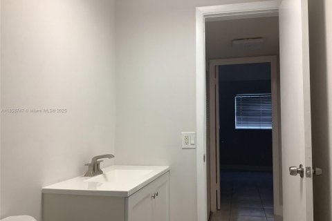 Condominio en venta en Lauderdale Lakes, Florida, 2 dormitorios, 102.38 m2 № 1887244 - foto 10