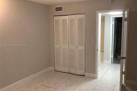Condominio en venta en Lauderdale Lakes, Florida, 2 dormitorios, 102.38 m2 № 1887244 - foto 22