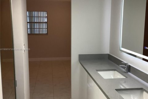 Condominio en venta en Lauderdale Lakes, Florida, 2 dormitorios, 102.38 m2 № 1887244 - foto 15
