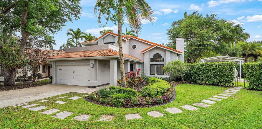 House in Boca Raton, Florida 4 bedrooms, 255.48 sq.m. № 2146795