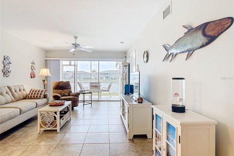 Condo in Lake Suzy, Florida, 2 bedrooms  № 1569623 - photo 12