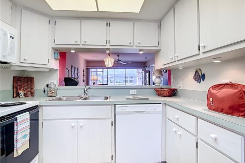 Condo in Lake Suzy, Florida, 2 bedrooms  № 1569623 - photo 8
