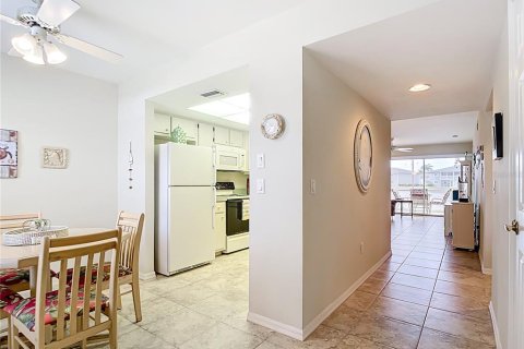 Condo in Lake Suzy, Florida, 2 bedrooms  № 1569623 - photo 3