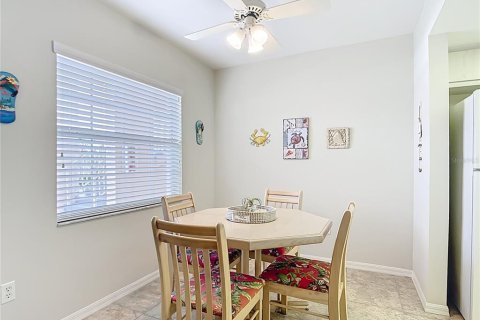 Condo in Lake Suzy, Florida, 2 bedrooms  № 1569623 - photo 5