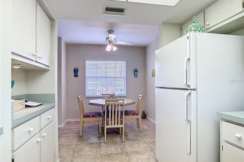 Condo in Lake Suzy, Florida, 2 bedrooms  № 1569623 - photo 10