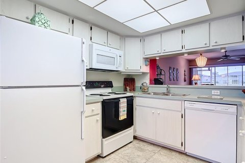 Condo in Lake Suzy, Florida, 2 bedrooms  № 1569623 - photo 7