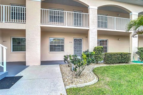 Condo in Lake Suzy, Florida, 2 bedrooms  № 1569623 - photo 1