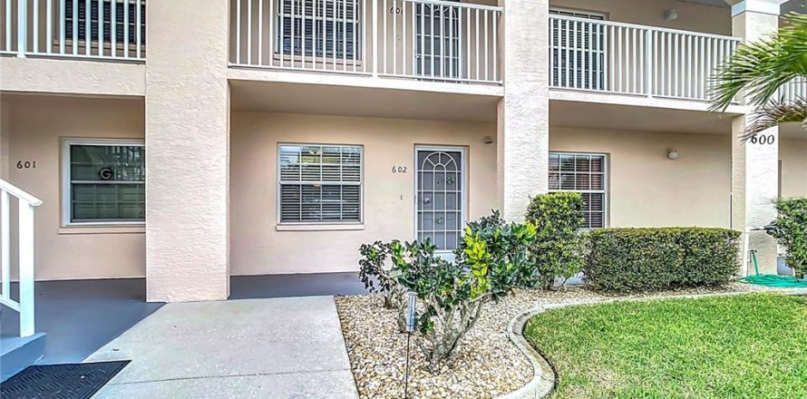 Condo in Lake Suzy, Florida, 2 bedrooms  № 1569623