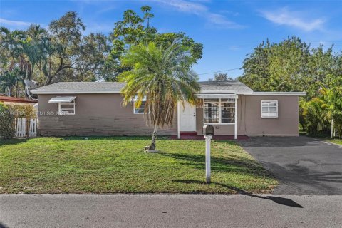 Дом в Дания-Бич, Флорида 3 спальни, 123.1м2 № 2027399