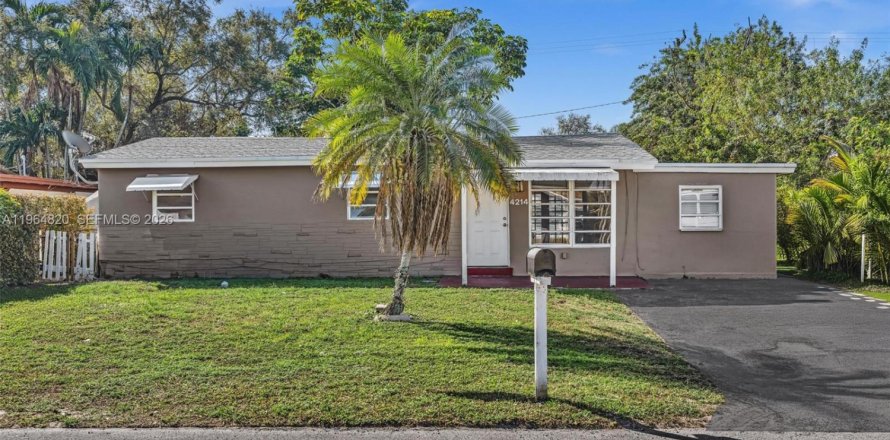 Дом в Дания-Бич, Флорида 3 спальни, 123.1м2 № 2027399