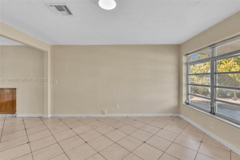 Снять в аренду виллу или дом в Дания-Бич, Флорида 3 спальни, 123.1м2, № 2027399 - фото 6