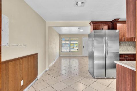 Снять в аренду виллу или дом в Дания-Бич, Флорида 3 спальни, 123.1м2, № 2027399 - фото 13