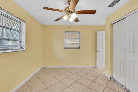 Снять в аренду виллу или дом в Дания-Бич, Флорида 3 спальни, 123.1м2, № 2027399 - фото 21