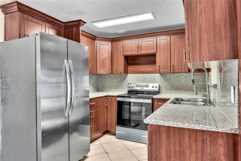 Снять в аренду виллу или дом в Дания-Бич, Флорида 3 спальни, 123.1м2, № 2027399 - фото 12