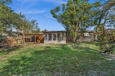 Снять в аренду виллу или дом в Дания-Бич, Флорида 3 спальни, 123.1м2, № 2027399 - фото 19