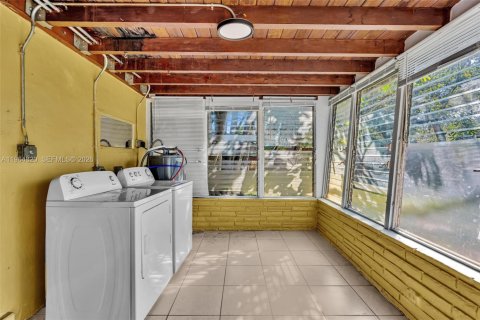 Снять в аренду виллу или дом в Дания-Бич, Флорида 3 спальни, 123.1м2, № 2027399 - фото 16