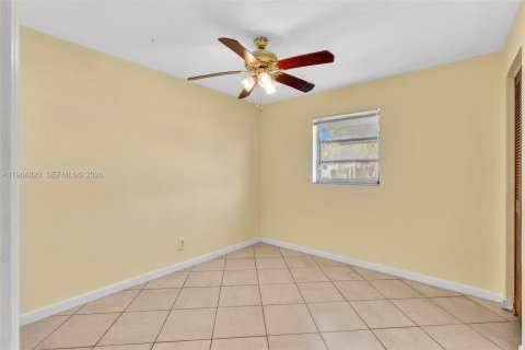Снять в аренду виллу или дом в Дания-Бич, Флорида 3 спальни, 123.1м2, № 2027399 - фото 30