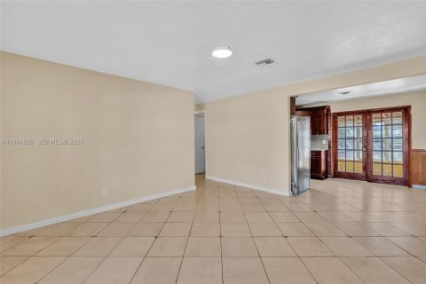 Снять в аренду виллу или дом в Дания-Бич, Флорида 3 спальни, 123.1м2, № 2027399 - фото 9