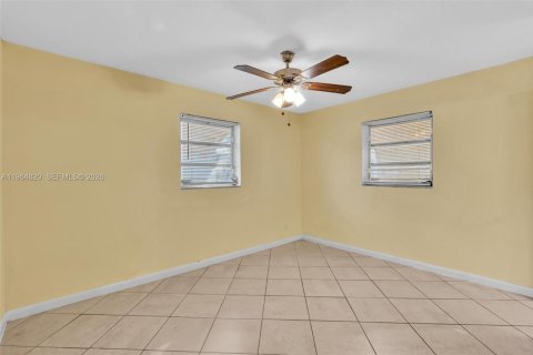 Снять в аренду виллу или дом в Дания-Бич, Флорида 3 спальни, 123.1м2, № 2027399 - фото 20
