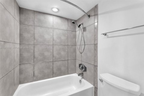 Купить кондоминиум в Майами, Флорида 2 спальни, 91.97м2, № 2040153 - фото 18