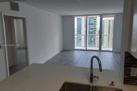 Condo in Miami, Florida, 1 bedroom  № 1924608 - photo 9