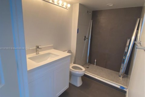 Condo in Miami, Florida, 1 bedroom  № 1924608 - photo 14