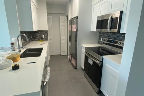 Condo in Miami, Florida, 1 bedroom  № 1924608 - photo 4