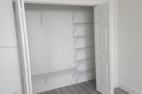 Condo in Miami, Florida, 1 bedroom  № 1924608 - photo 16