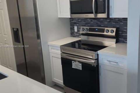 Condo in Miami, Florida, 1 bedroom  № 1924608 - photo 8