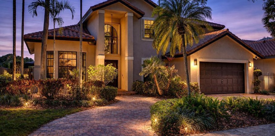 House in Cooper City, Florida 4 bedrooms, 302.4 sq.m. № 2186580