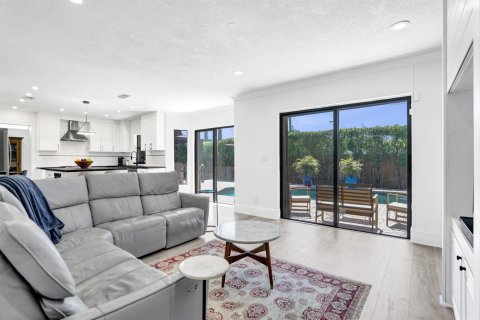 House in Cooper City, Florida 4 bedrooms, 302.4 sq.m. № 2186580 - photo 23