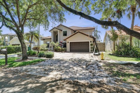 House in Cooper City, Florida 4 bedrooms, 302.4 sq.m. № 2186580 - photo 3