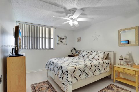 Condo in Lauderhill, Florida, 2 bedrooms  № 1863295 - photo 18