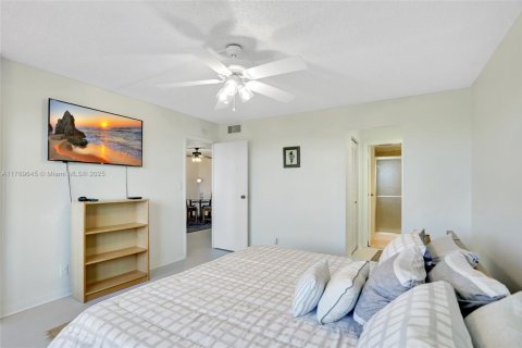 Condo in Lauderhill, Florida, 2 bedrooms  № 1863295 - photo 12