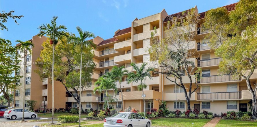 Condo in Lauderhill, Florida, 2 bedrooms  № 1863295